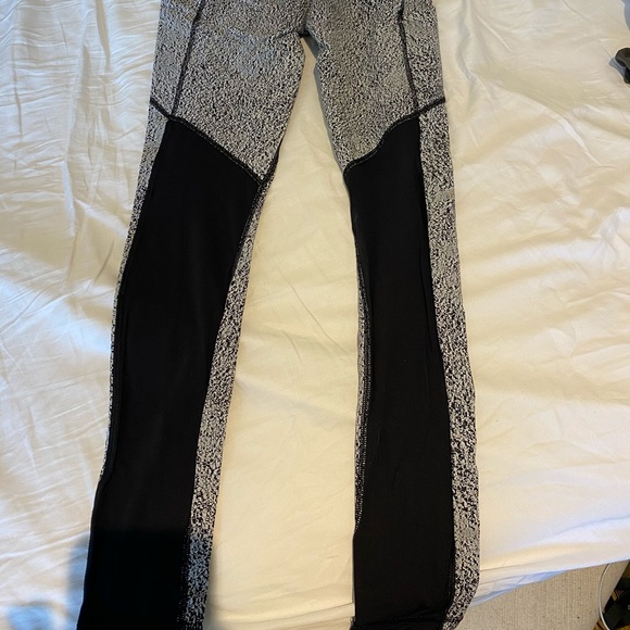 Lululemon workout pants - Picture 3 of 6